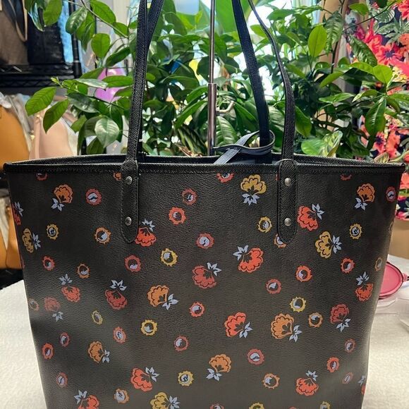 🔥🎁NWT! Coach City TOTE Reversible Handbag Msrp:$350.00 - Picture 4 of 8